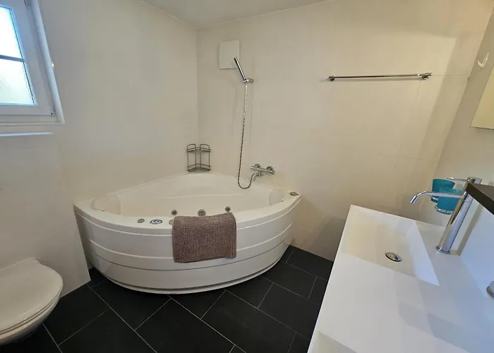 Chalet Mountain Village 11 *